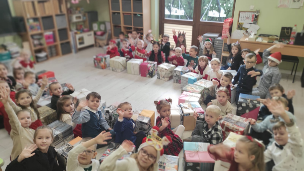 Teatr Magmowcy – „Przepis na święta, czyli Pisklę poznaje zwyczaje wigilijne” oraz Święty Mikołaj!